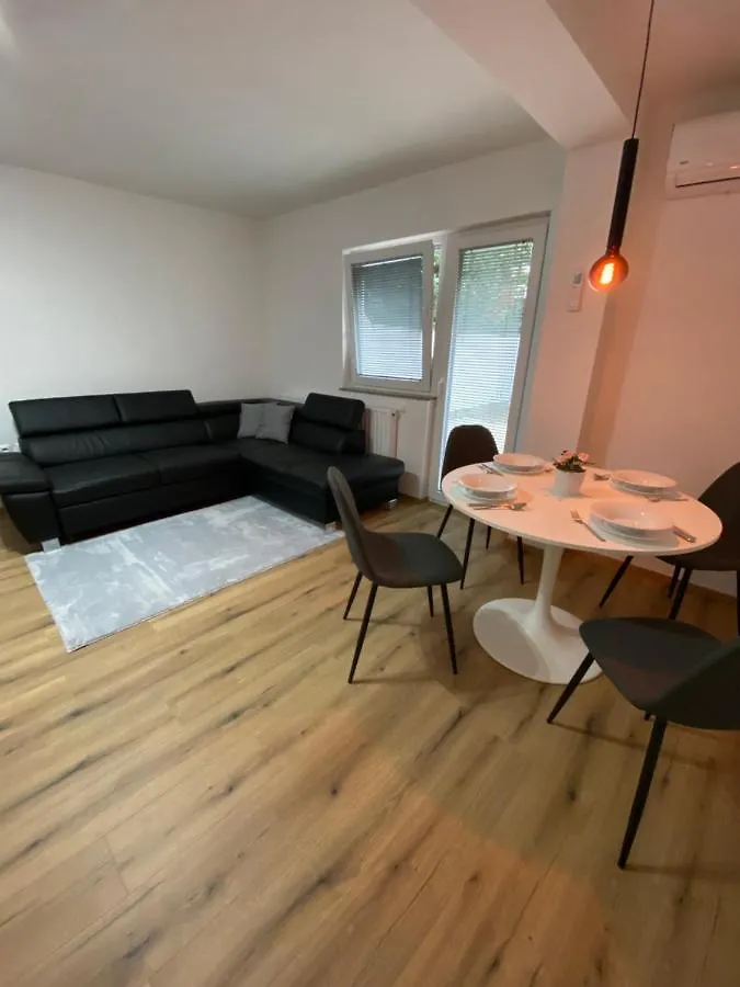 Ada Apartment Ljubljana 0*,